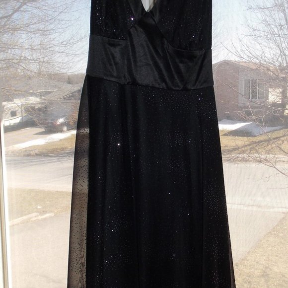 Black V-Neck Glittery Dress - Picture 3 of 8